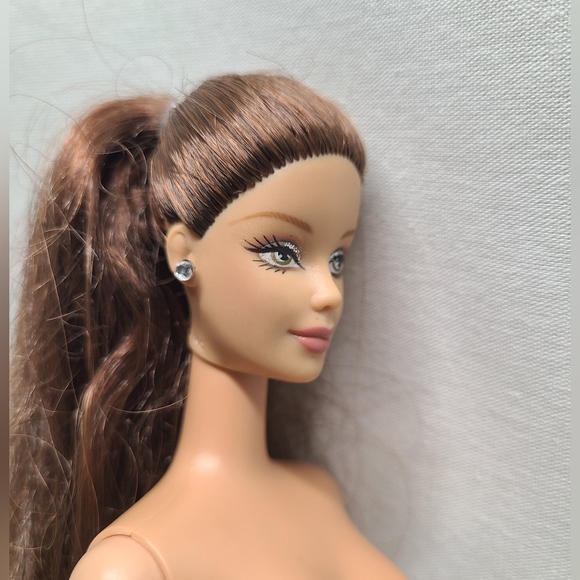 Barbie Zodiac Leo Barbie Pink Label Doll 2004 Collector Nude Doll - Picture 4 of 9